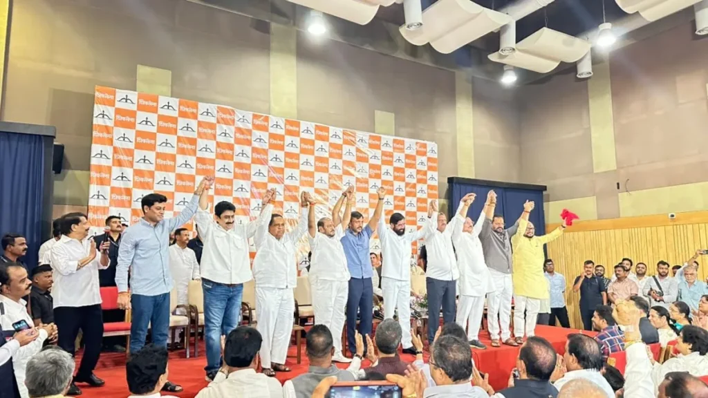 Major Setback for Uddhav Thackeray as 6 MPs Join Shinde Camp