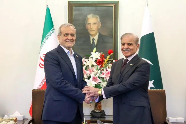 Iran’s prez in Pak as US-Iran teams work to finalise deal
