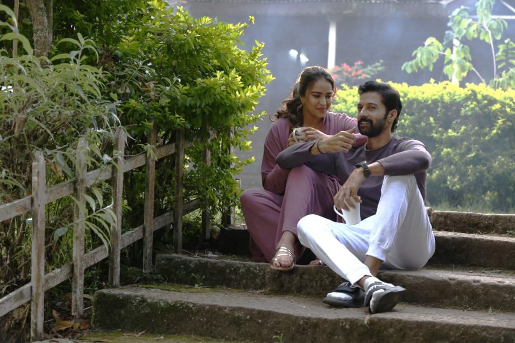 Signal at 11.30 promises a gripping romantic thriller