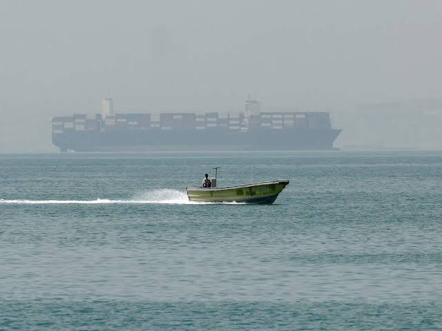 Mideast oil producers plan to bypass Strait of Hormuz