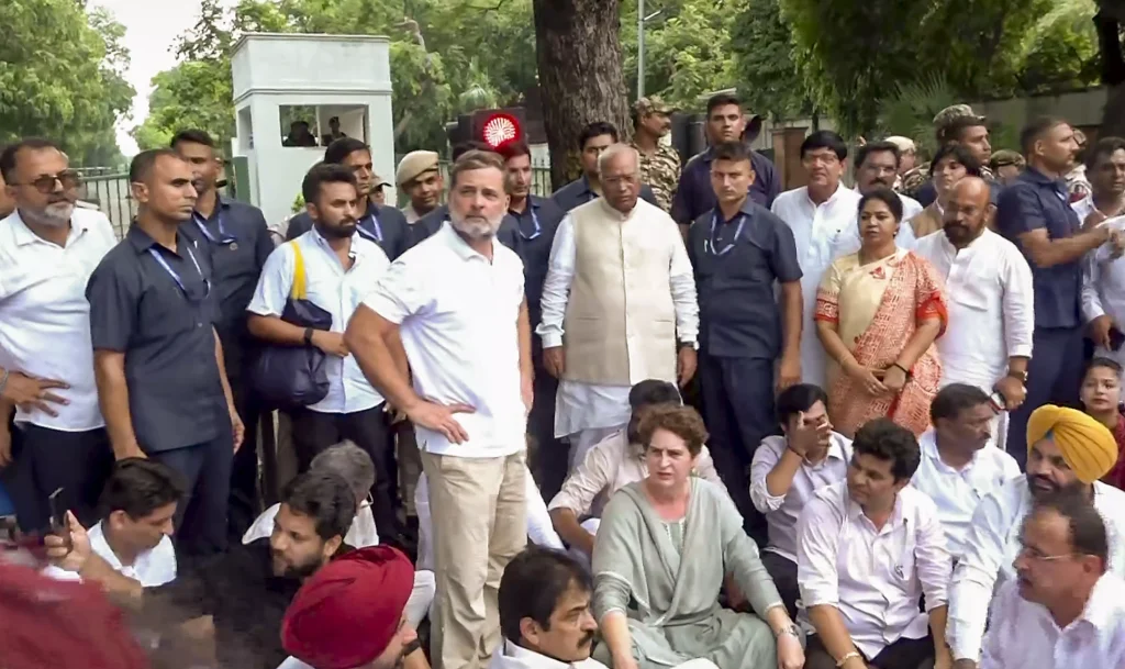 Oppn parties hold protest in Parliament premises