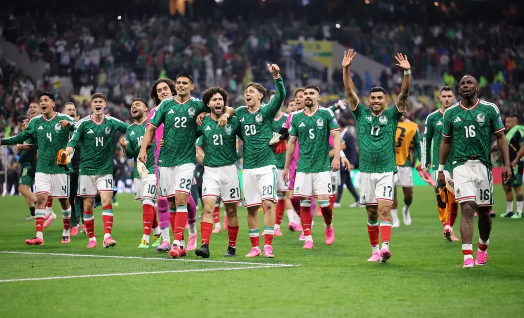 Mexico beats Ecuador 2-0 to reach the round of 16