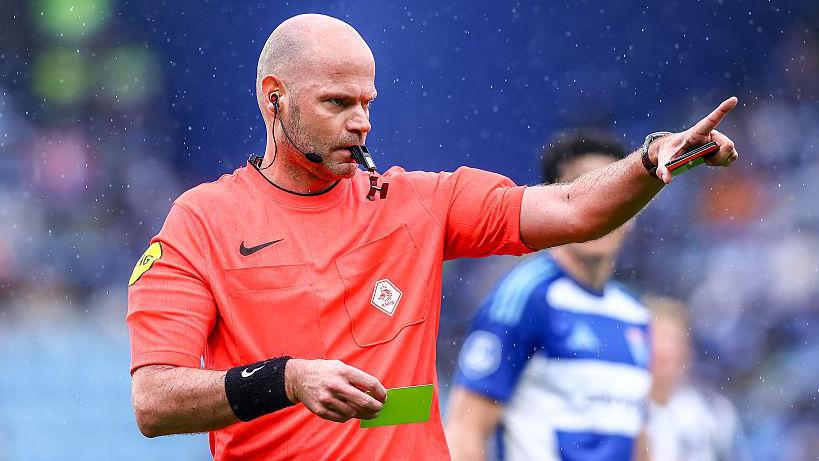 Dutch referee dropped from WC dies at 38