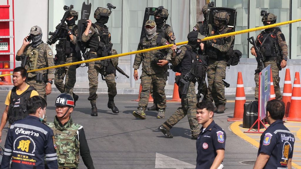Thai authorities hunt suspects for killing of soldiers