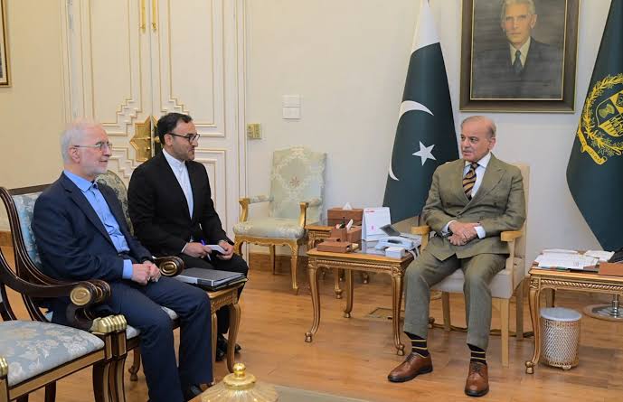 Attacks persist as Pak plays mediator in war