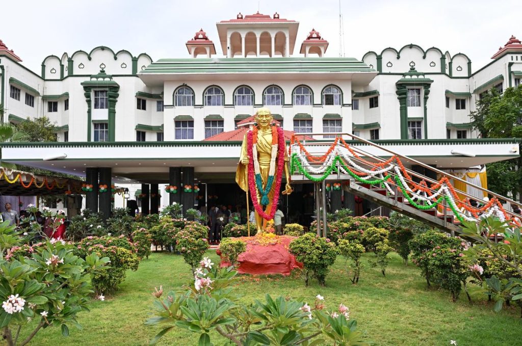 Palani: HC denies bail to sub-registrar