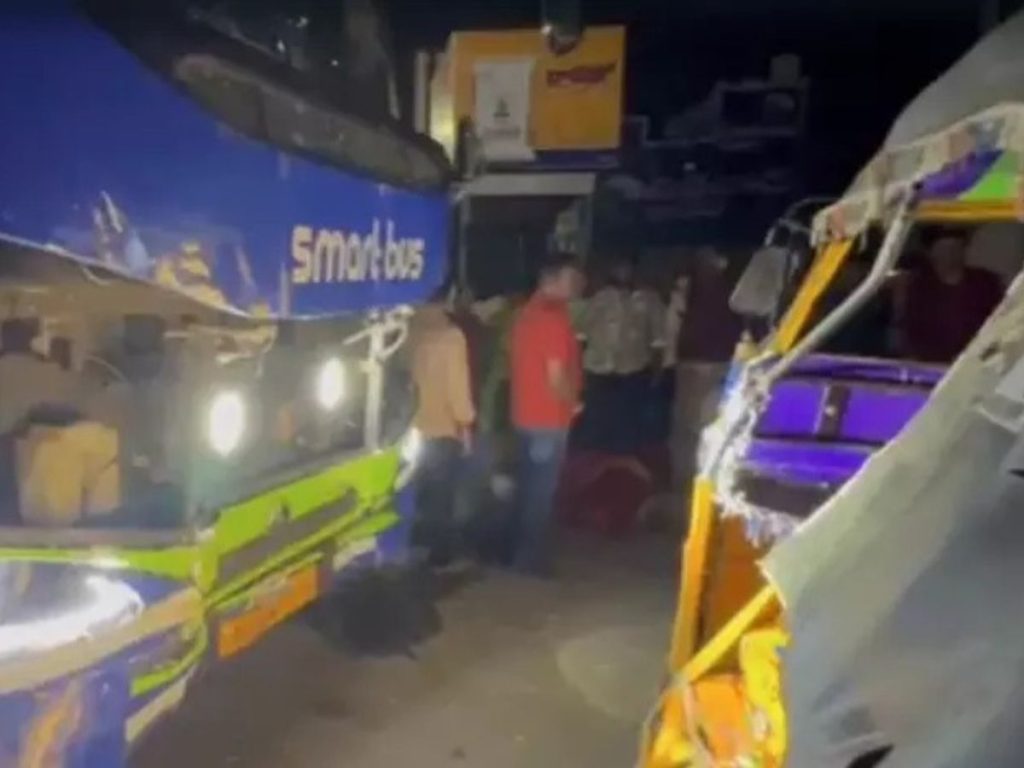 Seven killed in bus-auto collision in Andhra