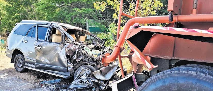 Seven, including 4 children killed in two TN accidents