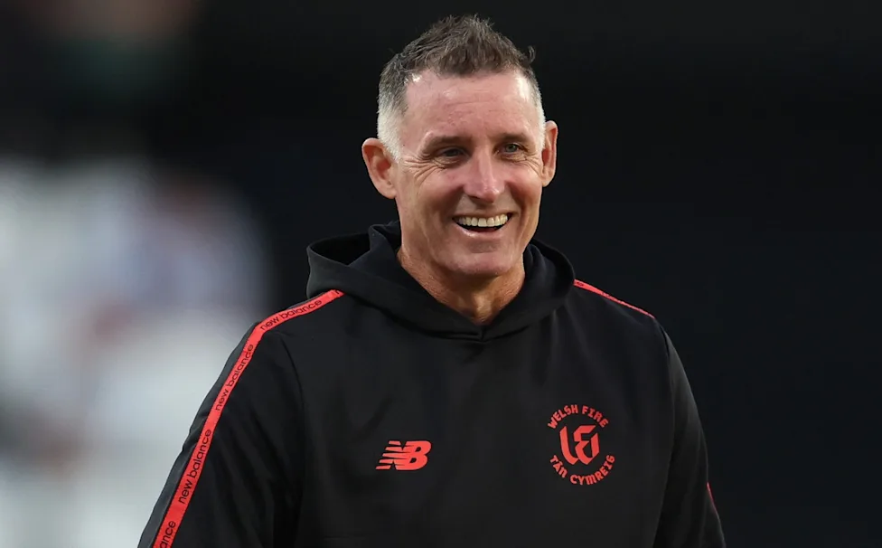 England, Australia in tug-of-war for Mike Hussey