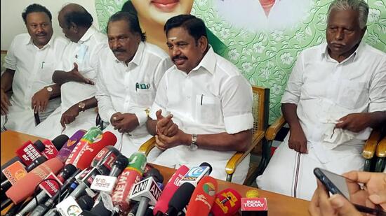 EPS steps up AIADMK bypoll preparations