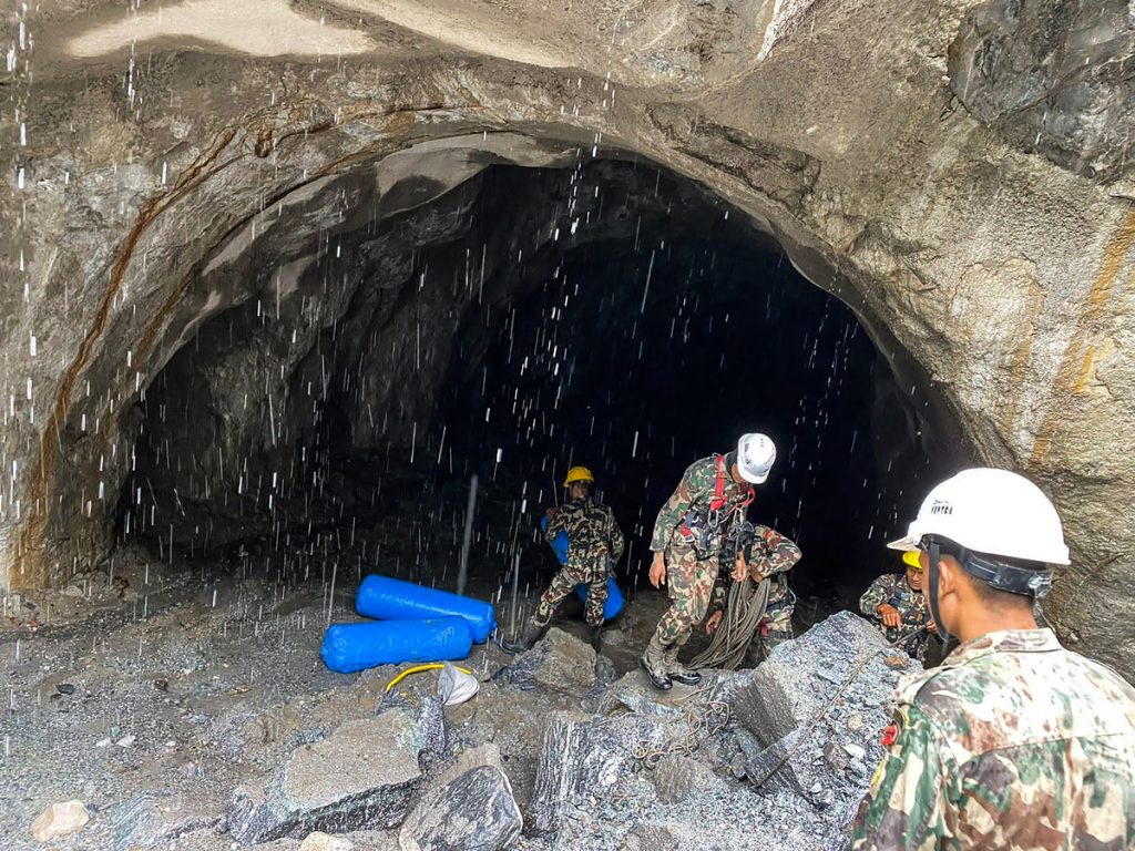 Nepal: Rescue teams continue search for people missing