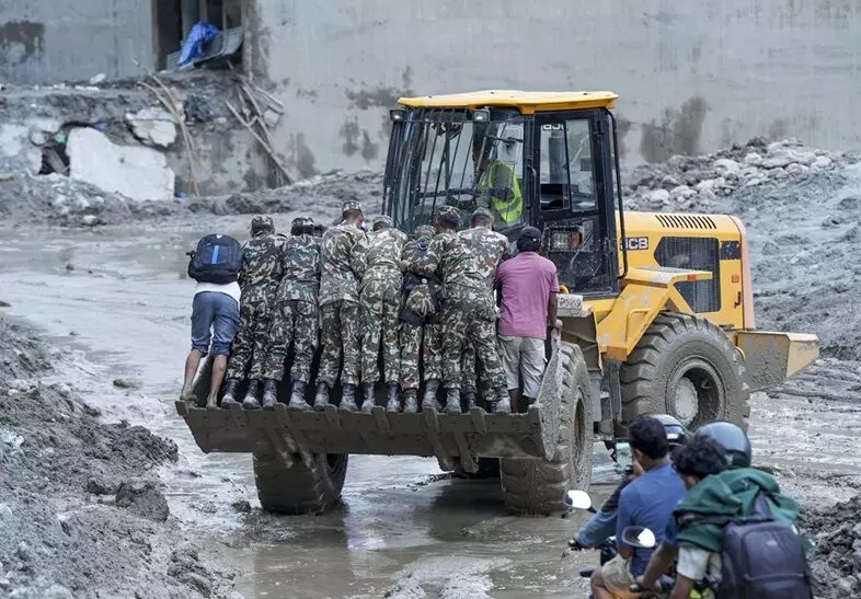 Nepal rescue operations hit by equipment shortage