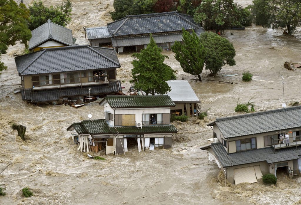 Typhoon in Japan, flood warning issued