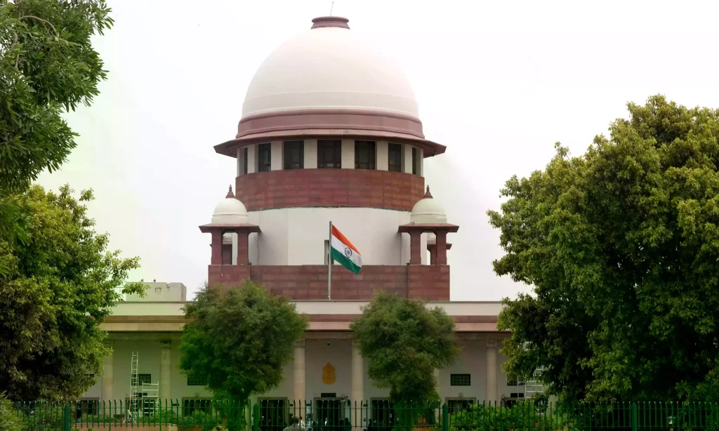 SC issues notice on plea challenging defection of six AIADMK MLAs