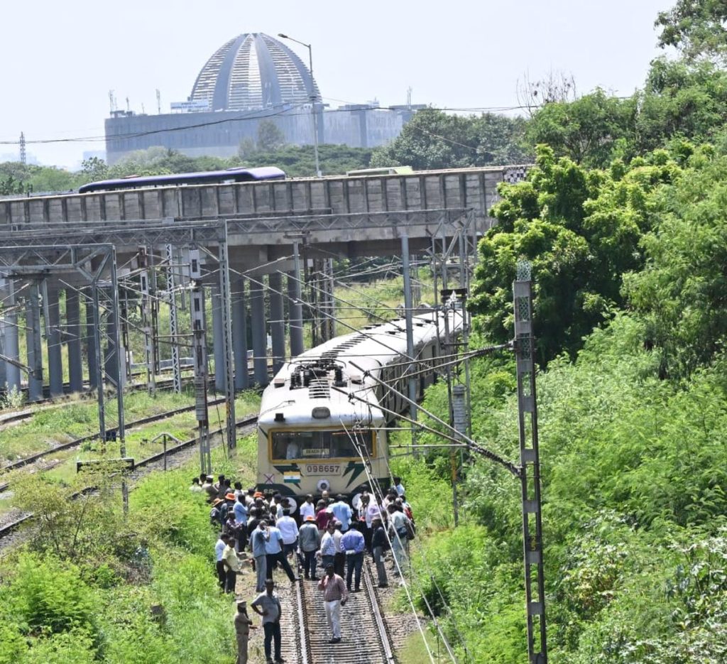 Train derails at Fort railway station, services affected