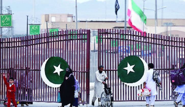 Pak reopens Iran border crossing after week-long trade suspension