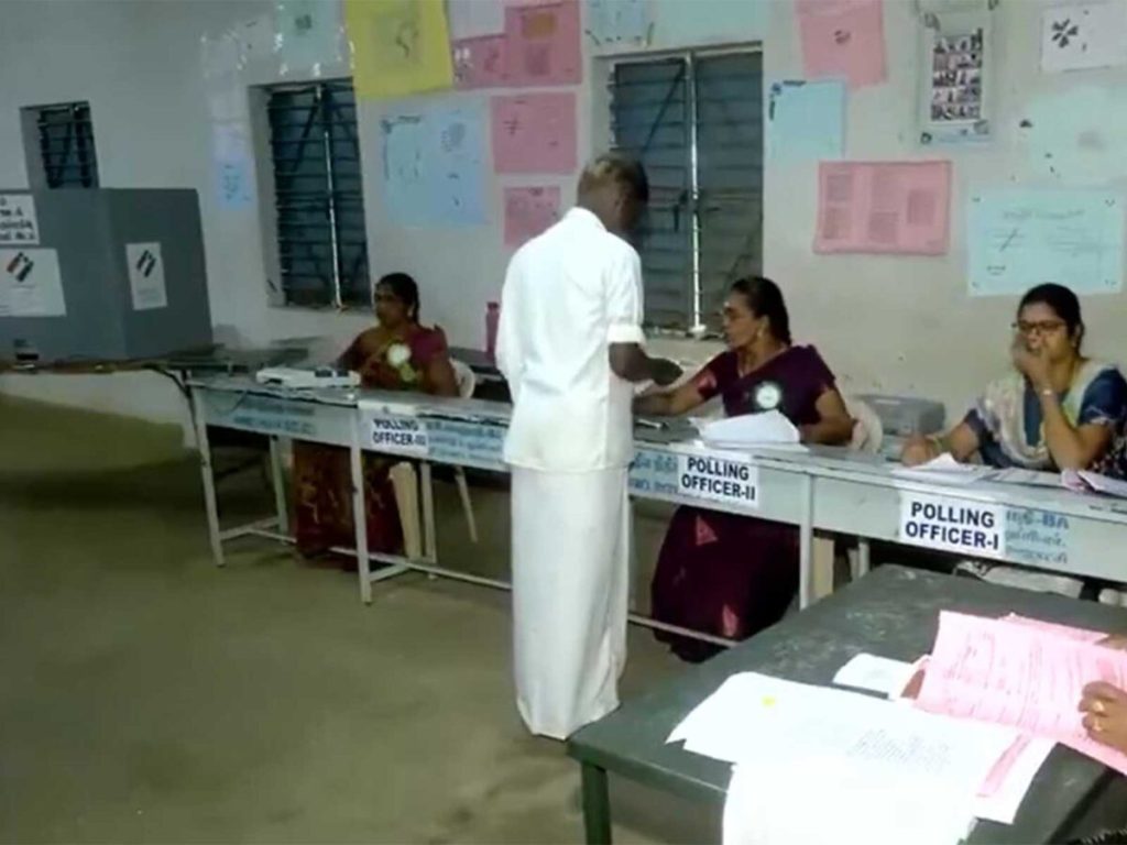 Brisk polling in Madurantakam, Dharapuram amid tight security