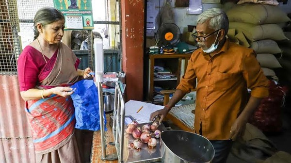 Ration shop workers to get Rs 2 incentive per kg for onion sales