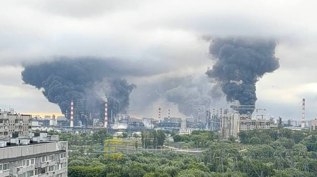 Ukraine resumes strikes on Russian oil refinery